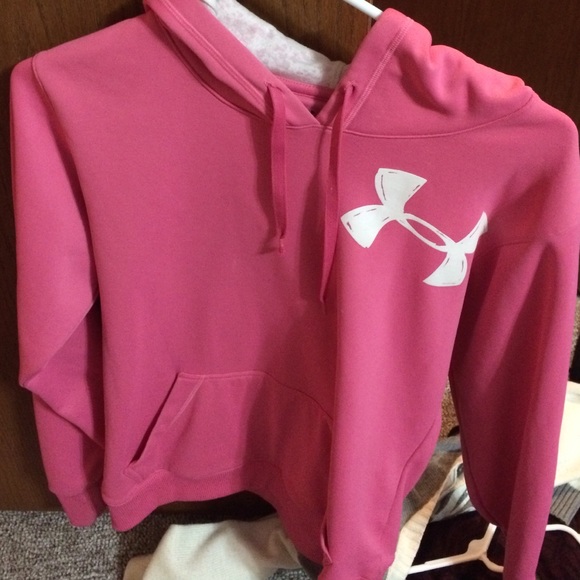 UA SWEATSHIRT NEEDS TO SELL!!!