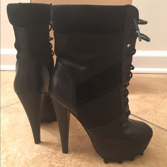 Great condition,very comfortable and good looking!