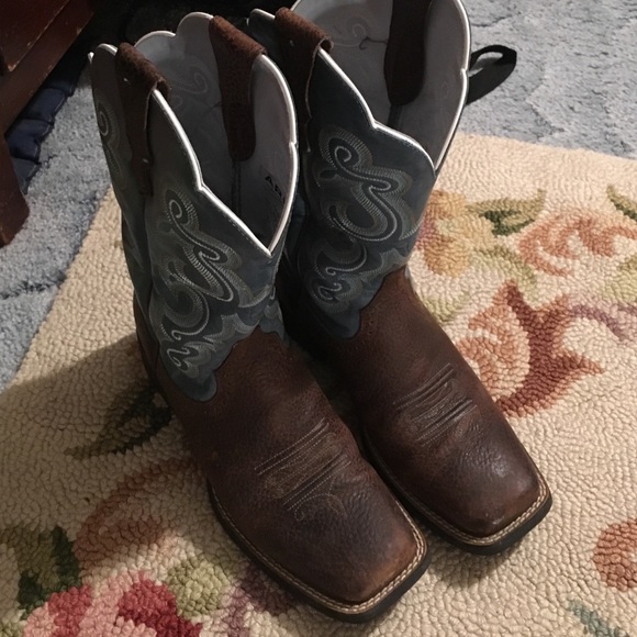🎉hour sale🎉Ariat square toe boots