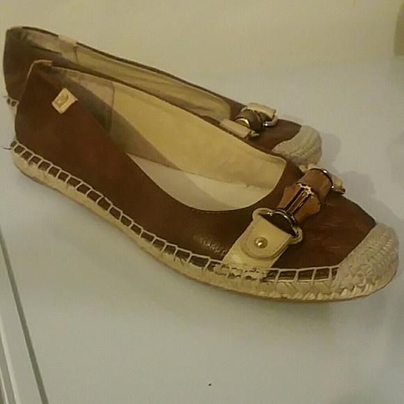 Ettienne aigner flats