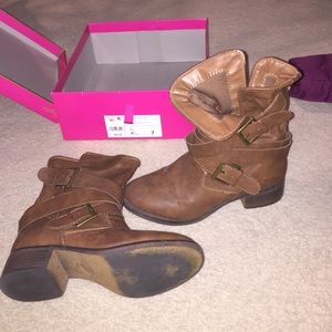 Candie's brown boots