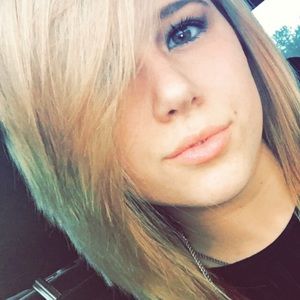 Meet your Posher, Alexis