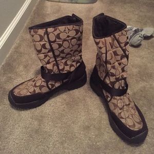 Outdoor coach boots