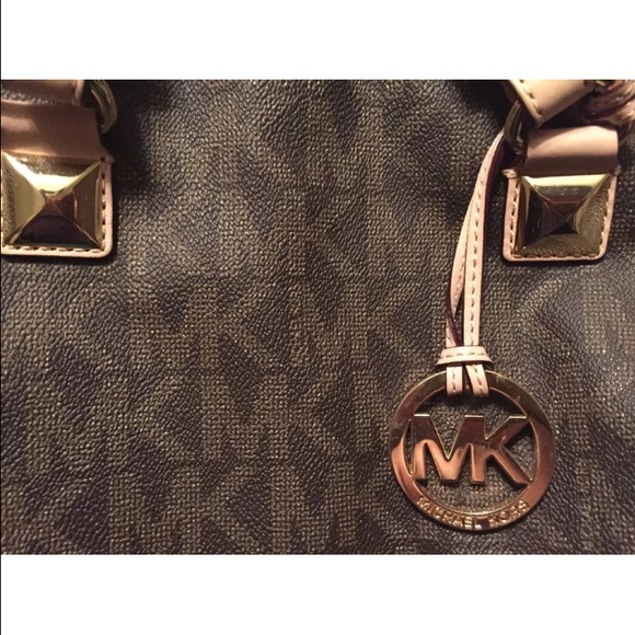 Michale Kors Purse - Picture 2 of 4