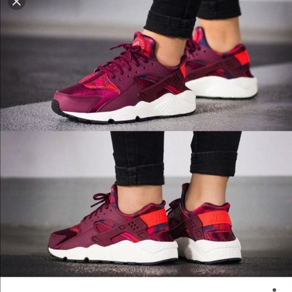 NIKE Huaraches