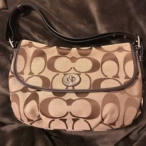 Mint condition women's Coach shoulder bag