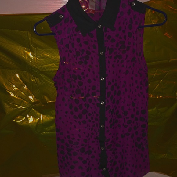 Sleeveless Sheer shirt