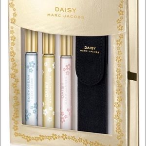 Marc jocobs daisy rollerball gift set