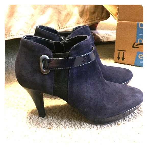 Blue suede booties with heel - Picture 1 of 1