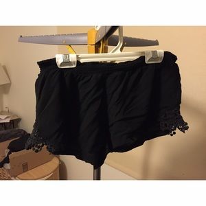 Volcom black flowy shorts