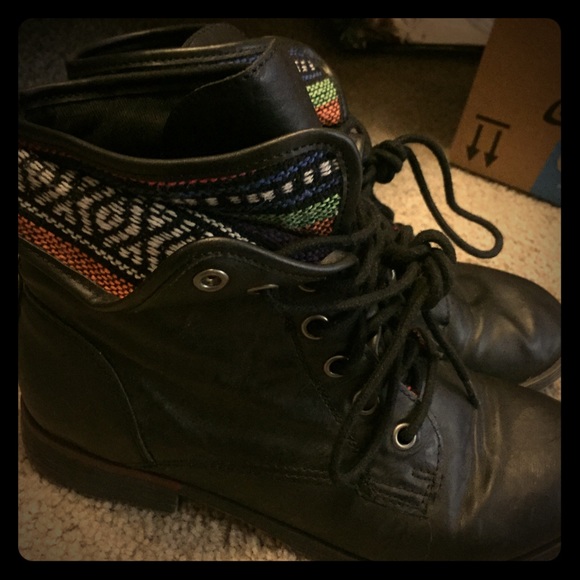 Tribal black boots - Picture 1 of 3