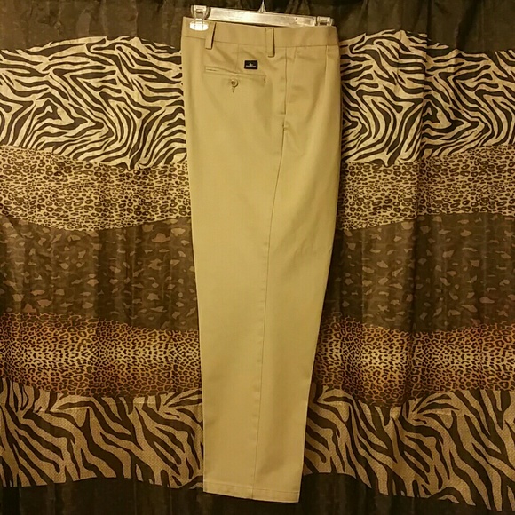 Men's Dockers pleated classic fit, khaki, 36x30