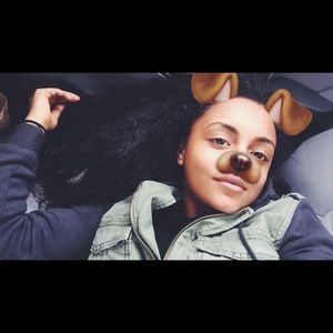 Meet your Posher, Janissa