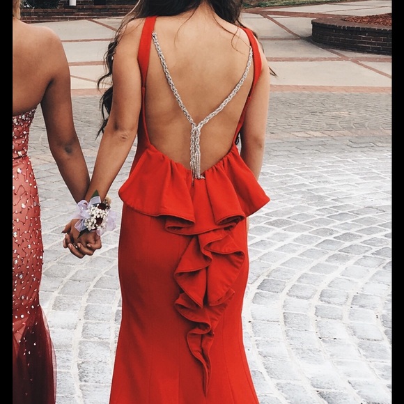 RED PROM DRESS 💃🏻 - Picture 2 of 4
