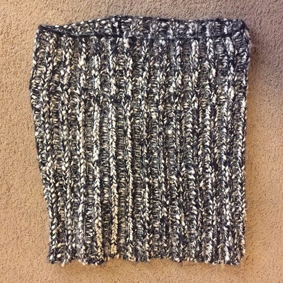 Black & white infinity scarf