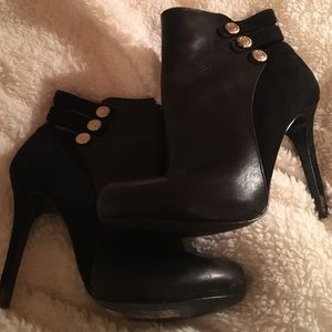 Black leather Guess boots