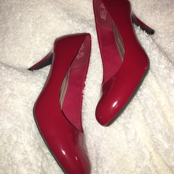 Red pumps