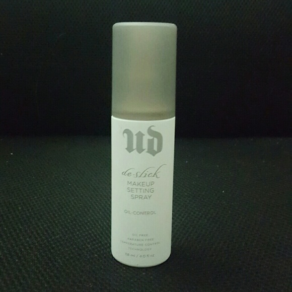 Urban decay deslick makeup setting spray