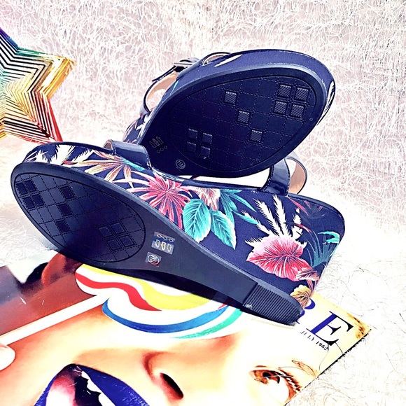 Sensational CL laundry sling back sandals🌺 - Picture 2 of 4