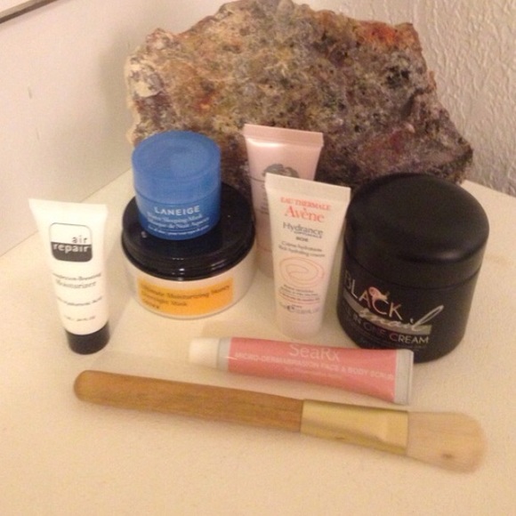 Skin care full size and deluxe sample lot 🌹