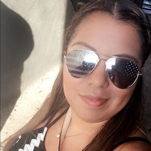 Meet your Posher, Leticia