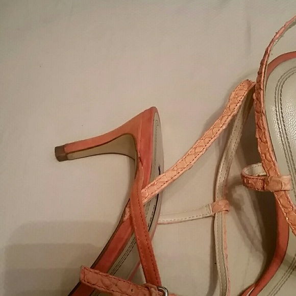 Low heel orange suede shoes - Picture 3 of 4