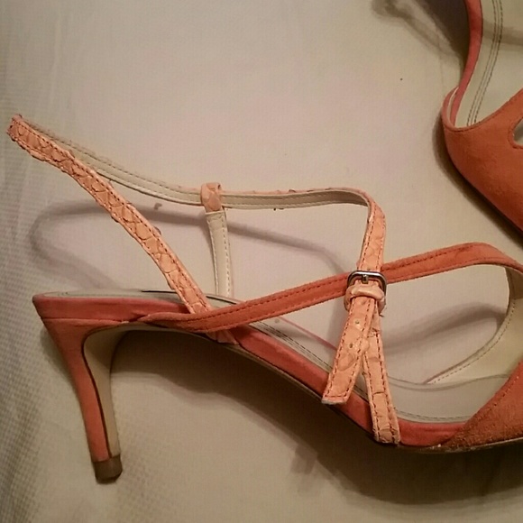 Low heel orange suede shoes - Picture 4 of 4