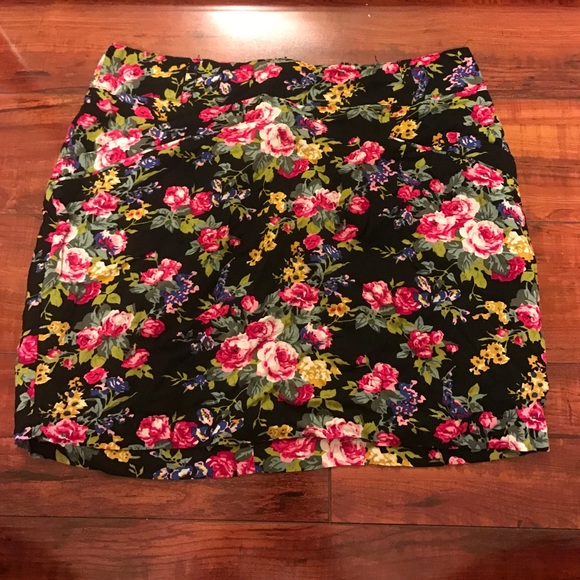 Short floral skirt
