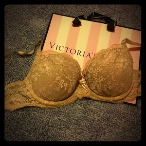 VS Angels lined Demi Bra. 36B Lavender & Lace!