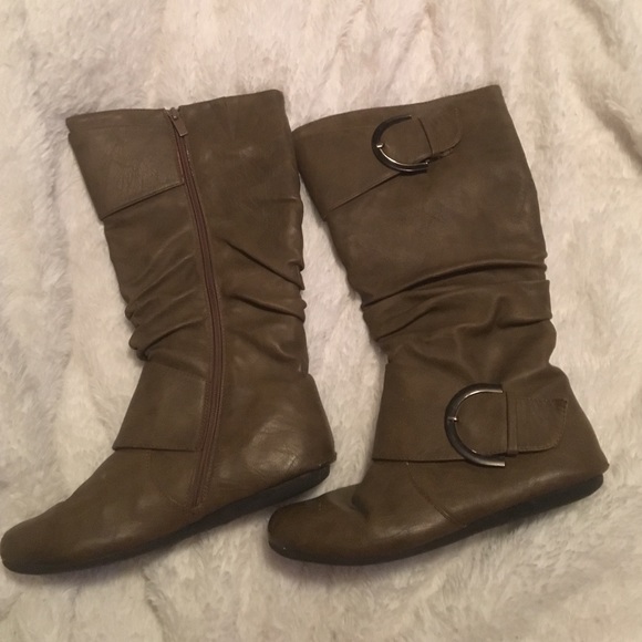 Brown boots - Picture 2 of 3