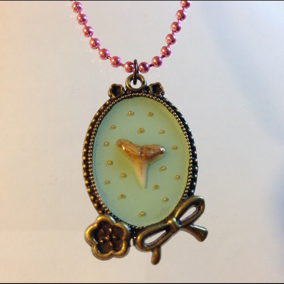 FOSSIL PENDANT - Requiem Shark Tooth - Picture 2 of 3