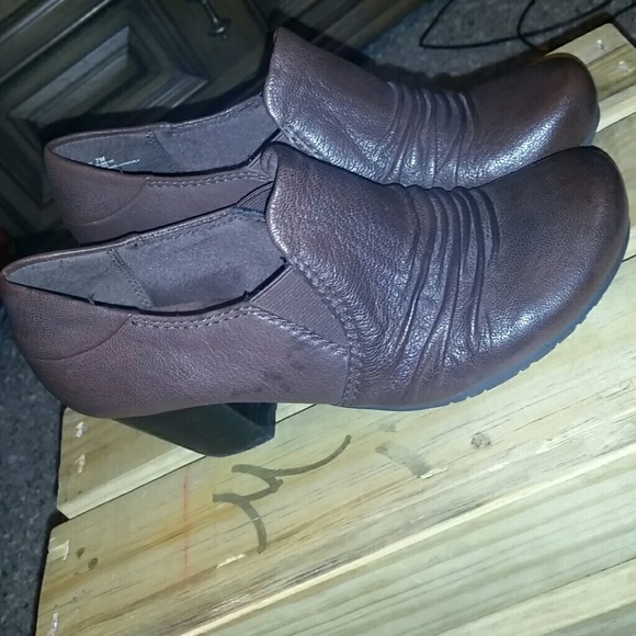 Brown small heeled Bare Trap Size 7 shoes