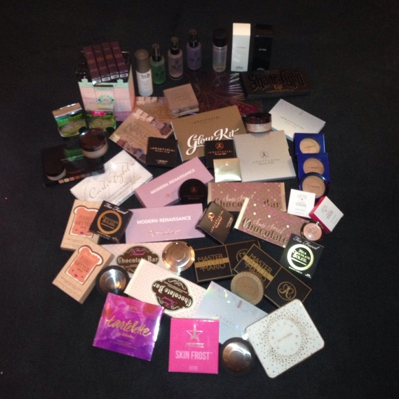 😍JUST SHOWING A LITTLE OF MY COLLECTION😍 - Picture 2 of 4