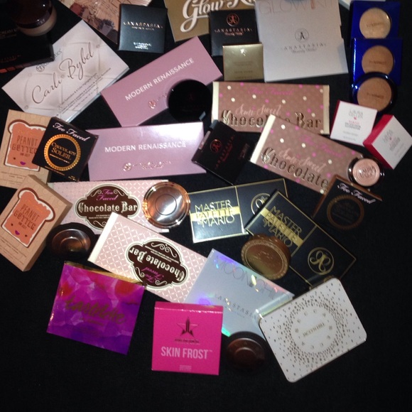 😍JUST SHOWING A LITTLE OF MY COLLECTION😍 - Picture 3 of 4