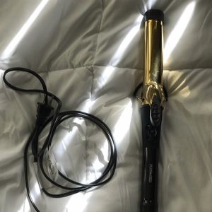 Plugged curler