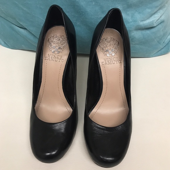 Black Pumps