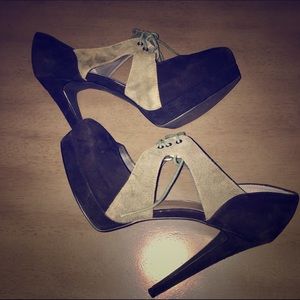 Black and Gray Levity Thelma heels
