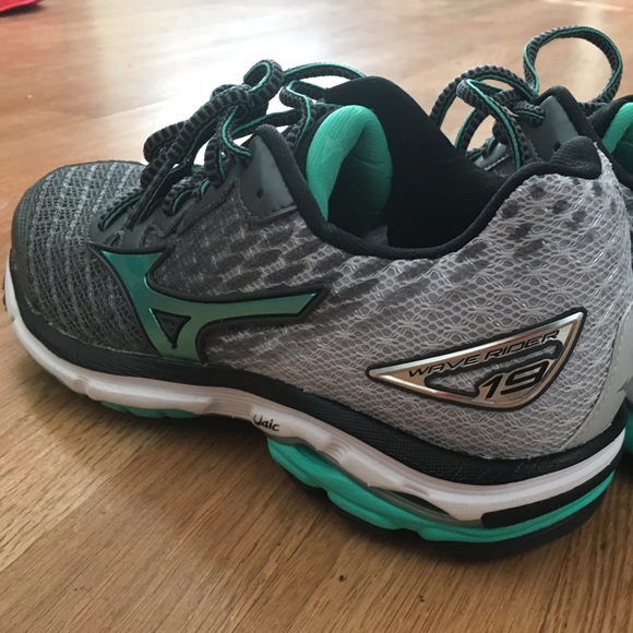 MIZUNO Wave Runner 19 (Size 8) - Picture 2 of 4