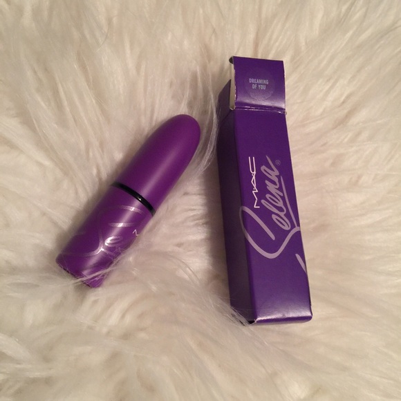 Mac Lipstick : Limited Edition Selena Collection
