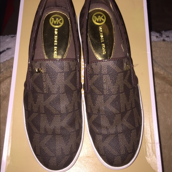 MK Slide On Flats - Picture 2 of 4