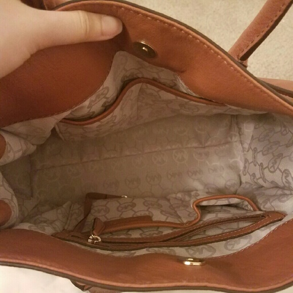 Authentic Michael Kors Large Hamilton Satchel - Picture 3 of 4