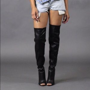 Cute Black Peeptoe knee length 5 inch boots 💥✔️
