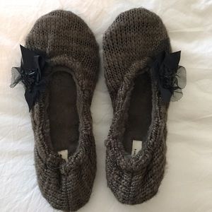 NWOT Vera Wang Gray Cozy Slippers