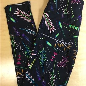 LuLaRoe✨🦄✨Arrows leggings