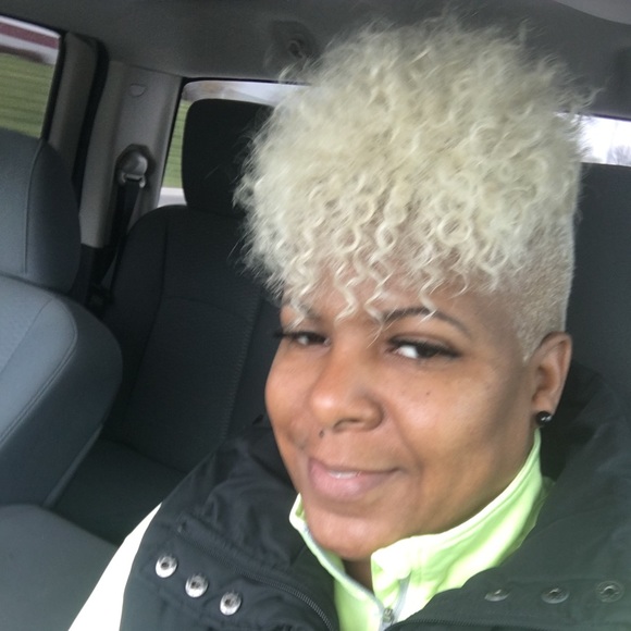 Meet your Posher, Dana