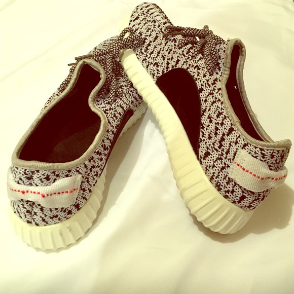 Artificial YEEZY BOOST