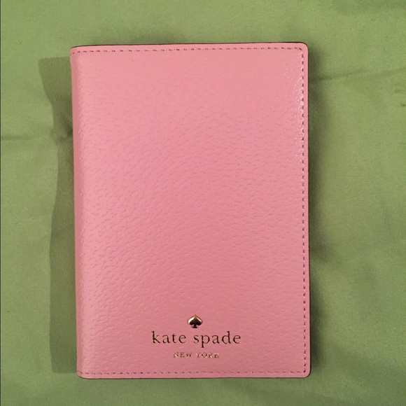 FLASH SALE📍Kate Spade Grand Sreet Passport Holder