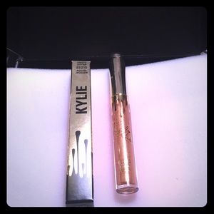 Kylie cosmetics Bday edition lipgloss Poppin