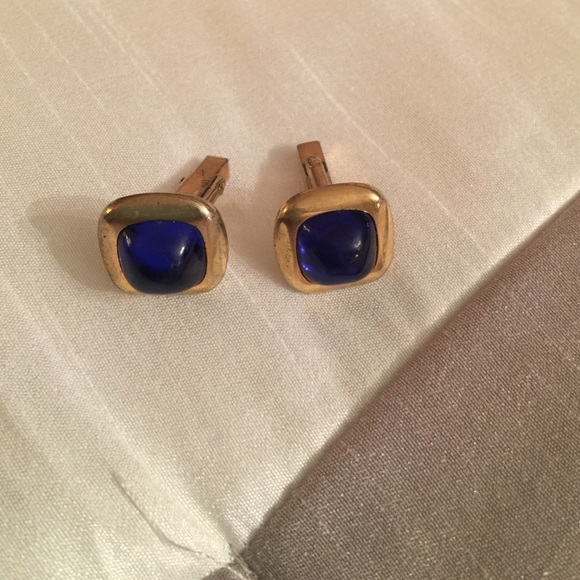 Cufflink gold and blue Safire
