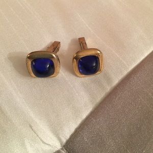 Cufflink gold and blue Safire